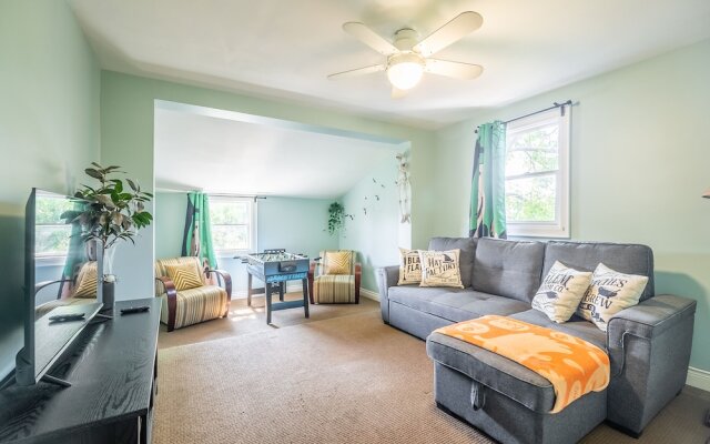 Cozy 5 Bedroom House in Downtown Toronto