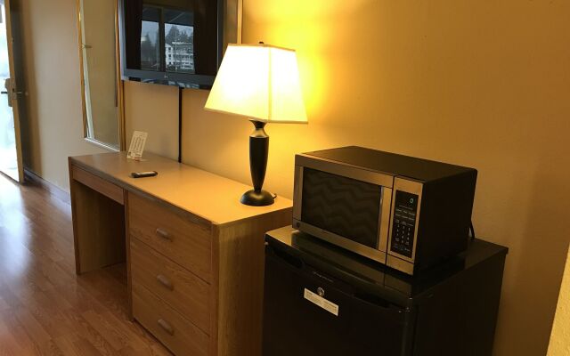 Travelodge by Wyndham Tacoma Near McChord AFB