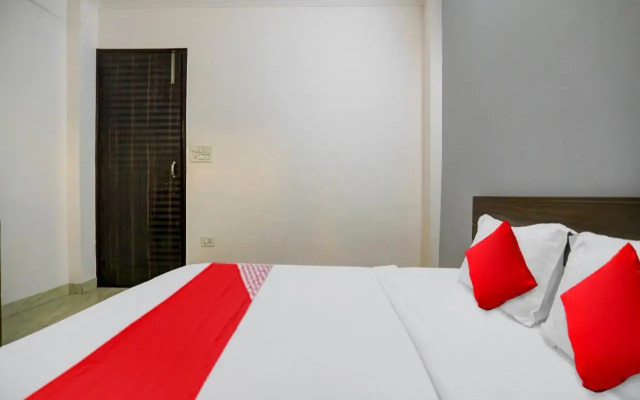 Oyo Flagship 703376 Mk Residency