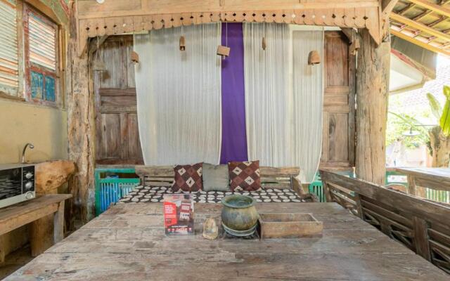 Wave and Chill House Hostel Raya Canggu