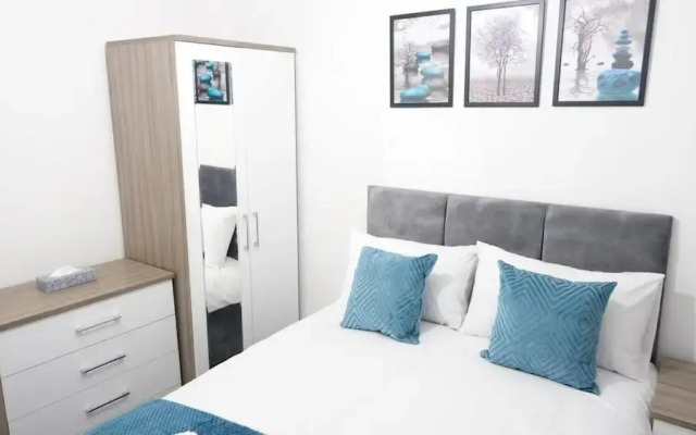 Manchester - 3 Bedroom House - Sleeps 5 - Etihcity