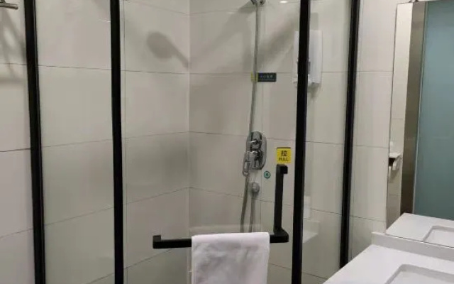 Jingman Zhilv Hotel (Hebei Provincial Third Hospital Haiyue Tiandi Shopping Plaza Branch) – Bathroom – Shijiazhuang