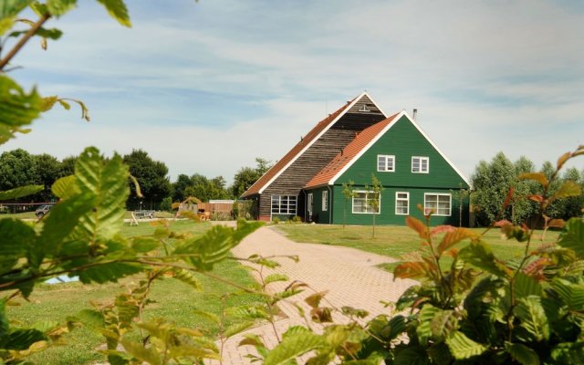 Nice House with Dishwasher And Large Garden, 19km From Hoorn