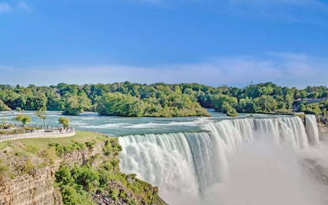 Days Inn & Suites by Wyndham Niagara Falls/Buffalo