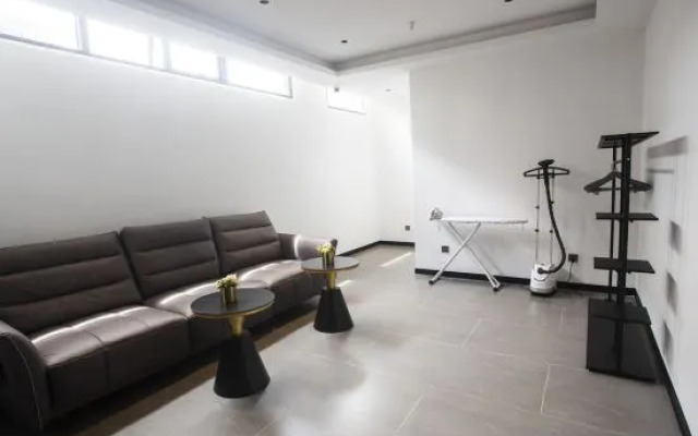 Homeinn Plus Hotel (Xishuangbanna Jinghong Peacock Lake Tropical Flower Garden)