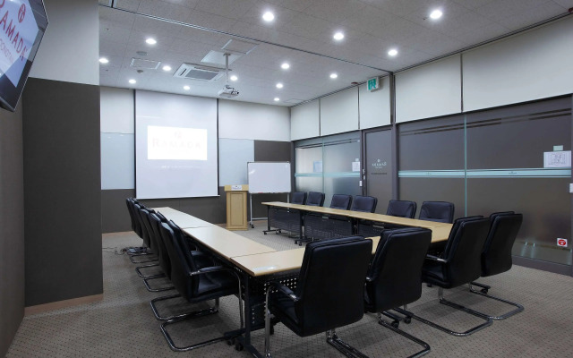 Ramada by Wyndham Dongtan Hotel