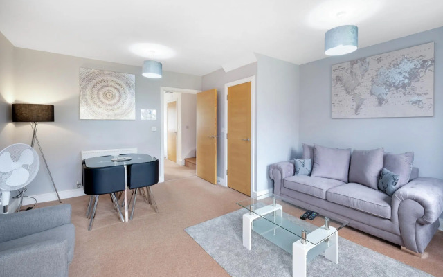 Heathrow Living Holywell Springs Serviced House