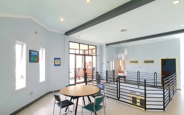 Candi Panggung Family Guest House Syariah by OYO Rooms