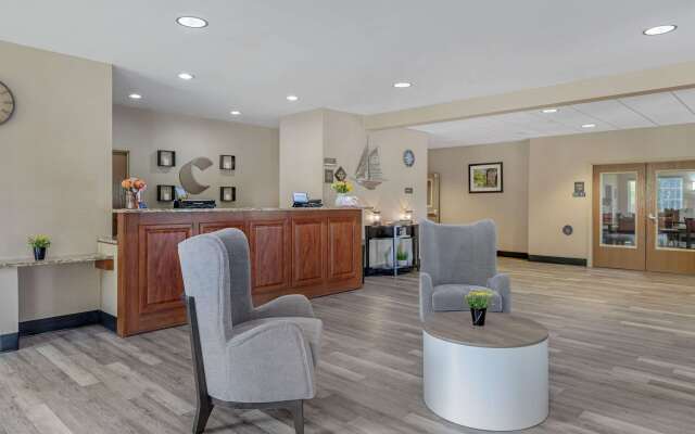 Comfort Suites Lake Geneva East