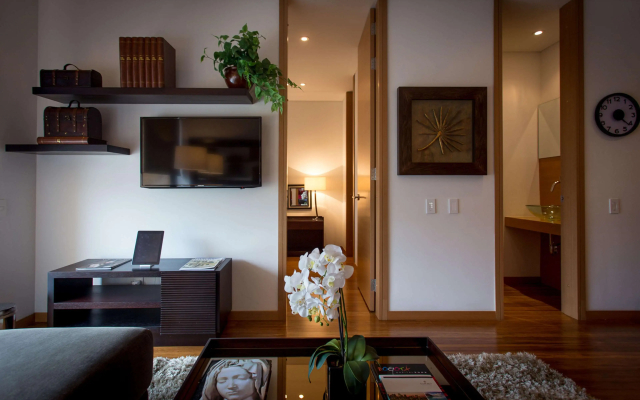 93 Luxury Suites & Residences