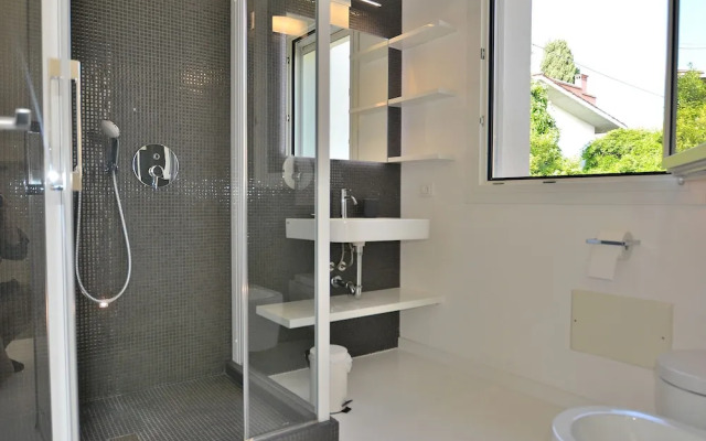 The White Apartment With Pool