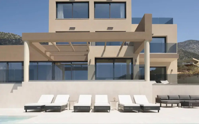 Luxurious Villa Dias With Tennis Court by Estia
