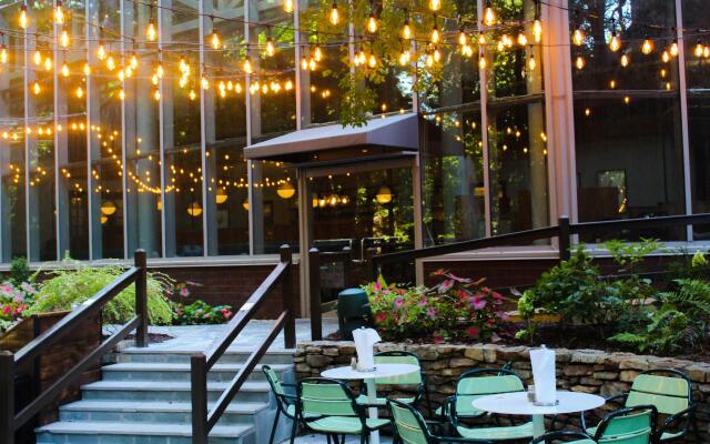 Crowne Plaza Atlanta Perimeter at Ravinia by IHG