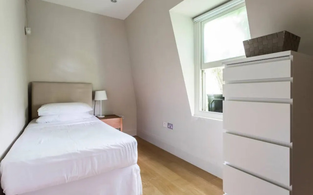 Campden Street VII by Onefinestay