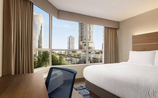 Holiday Inn Express Vancouver-Metrotown (Burnaby) by IHG