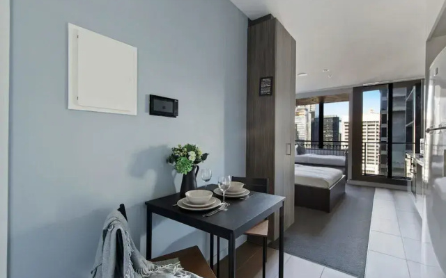 A Cozy & Stylish Studio Next to Southern Cross