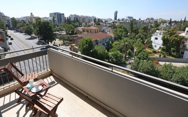 The Bridge-House Apartment