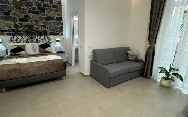 Lina Suites & Rooms