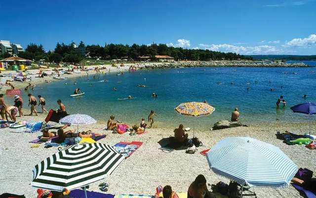 Amazing Home in Novigrad With Wifi and 2 Bedrooms