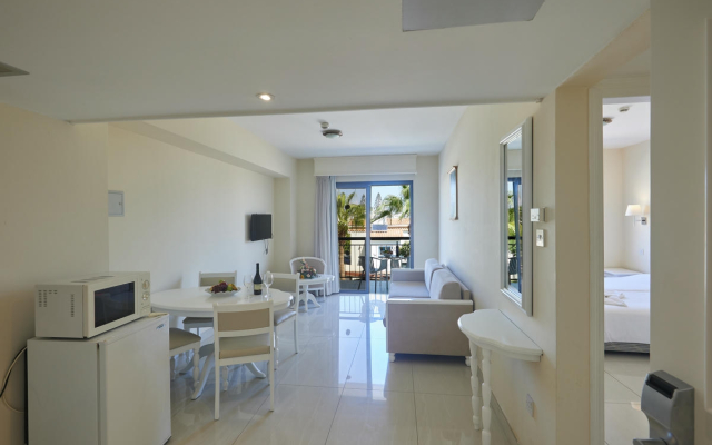 Tsokkos Gardens Hotel & Apartments