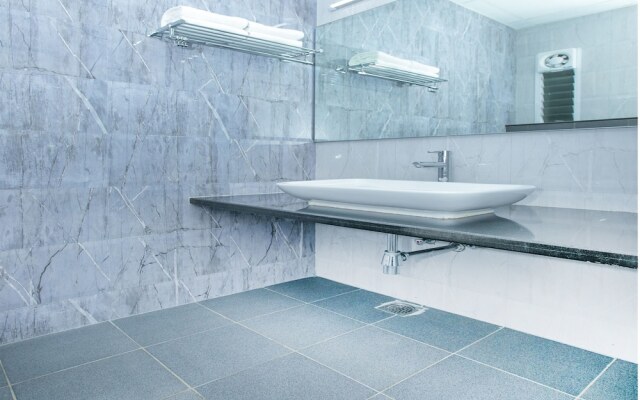 OYO 11308 Benhur Pride Hotel