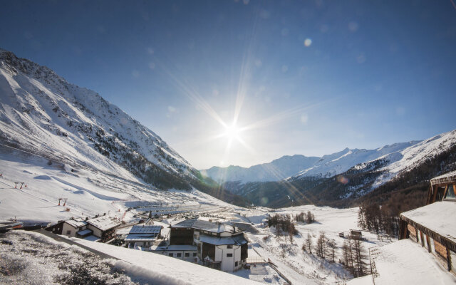 Blu Hotel Senales Zirm - Cristal