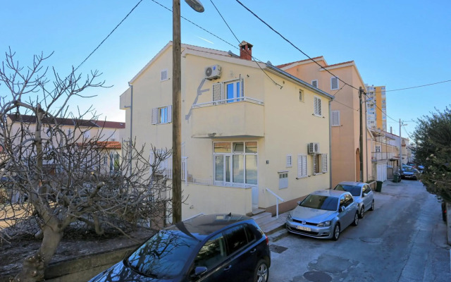 Apartments with a parking space Split - 19039