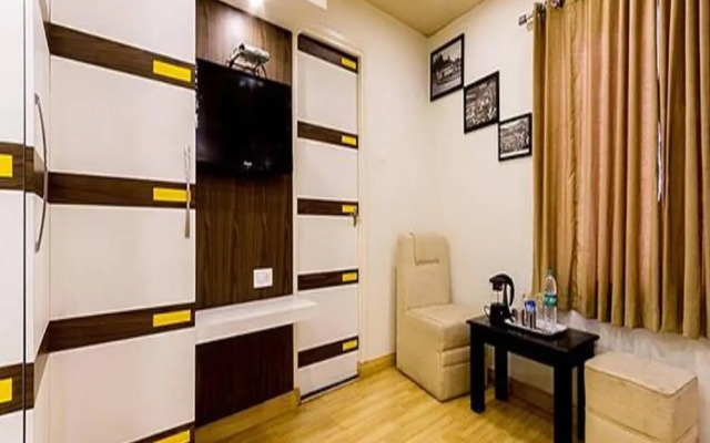 FabHotel Sholas Residency