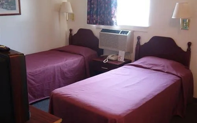 Budgetel Inn & Suites- Hwy 31 S