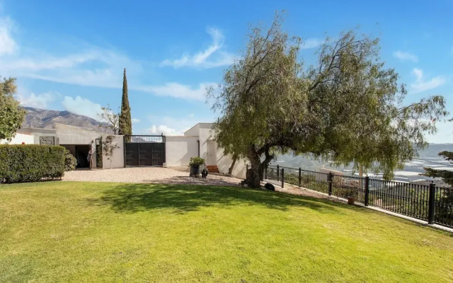 Villa in Granada With Sea Views & Pool