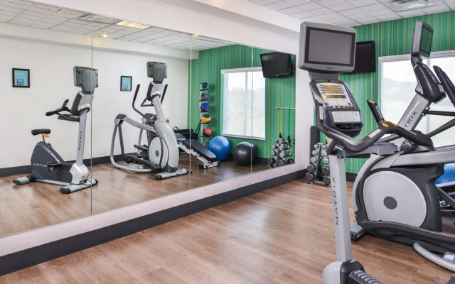 Holiday Inn Express & Suites Parkersburg-Mineral Wells by IHG