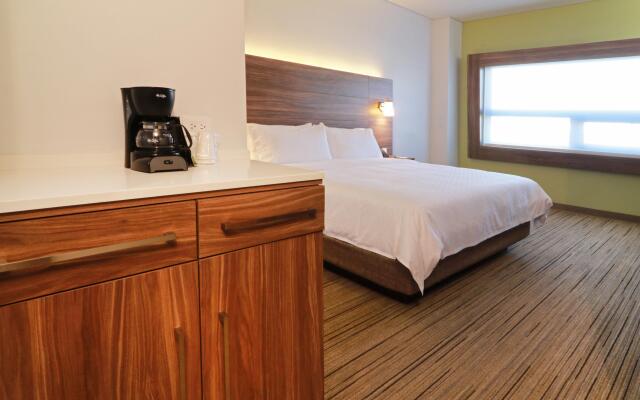 Holiday Inn Express And Suites Ensenada Centro by IHG