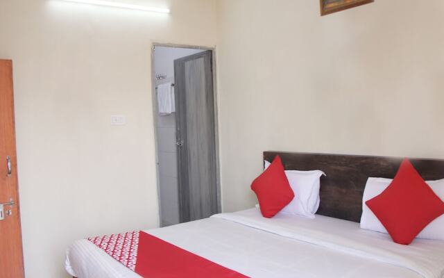 OYO 12956 Royal Hotel