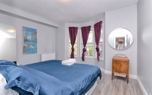 3 Bedroom Leslieville Flat With Roof Terrace