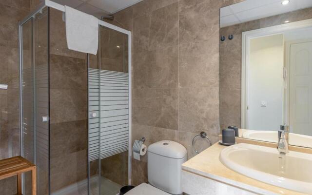 2199-Apt with terrace and pools
