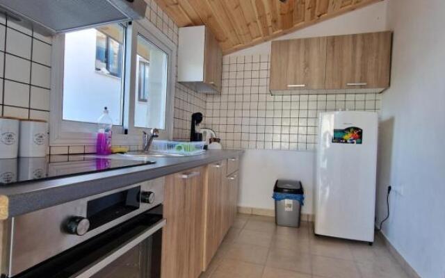 Aprosmeno Jacuzzi House 4