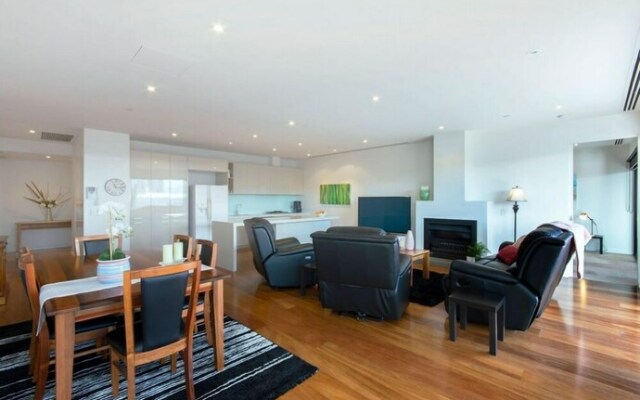 Pier Point 404- Luxe on Geelong Waterfront, 2 BDRM