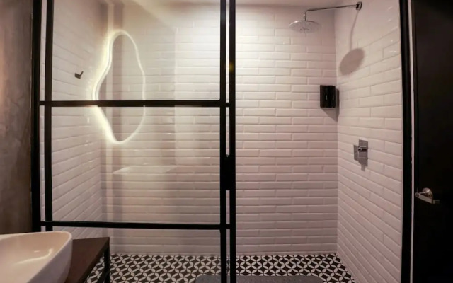 Botanic Loft Stylish Cozy Retreat w Kitchen Private Bath