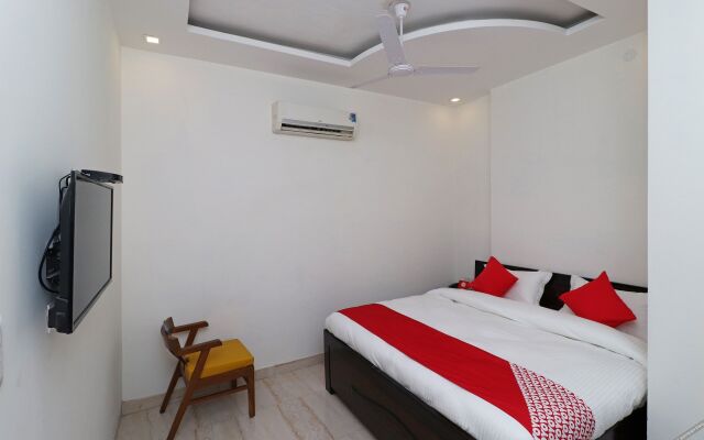 OYO 28576 Laxmi Residency