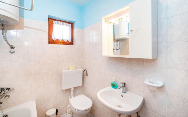 Amazing Apartment in Maslenica With 2 Bedrooms and Wifi