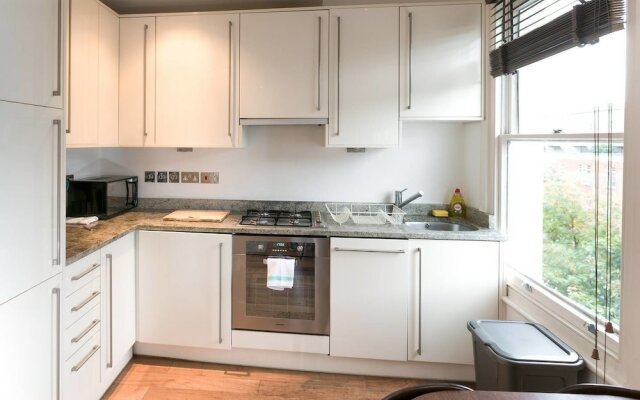 3BR Apartment in Great Swiss Cottage Location
