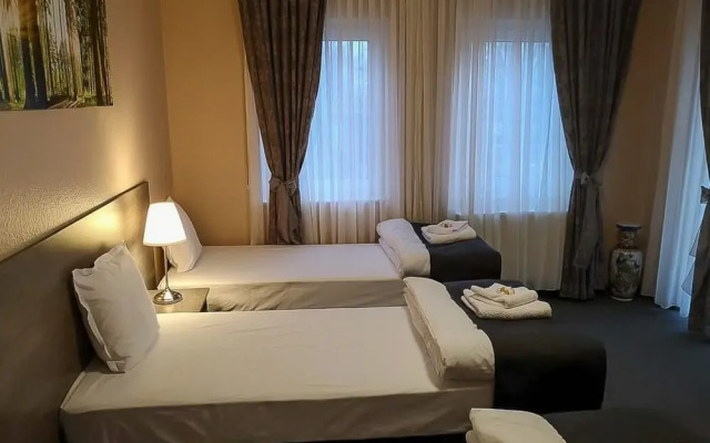 Airport Hotel 10 min to the Airport