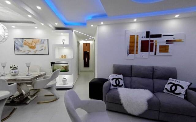 Luxurious Apartment 4to Level With Security Camera