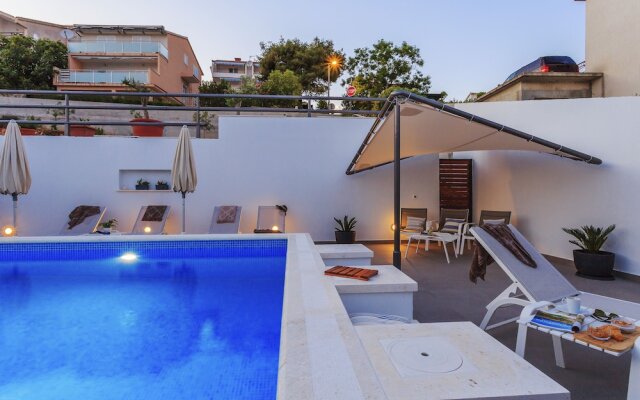 Villa Lola