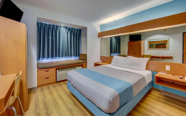 Motel 6 Sutherlin, OR