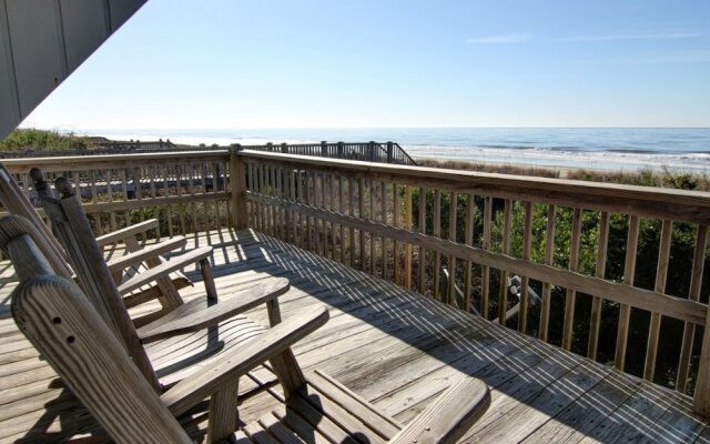 Eastside 3 Bedroom Home by RedAwning