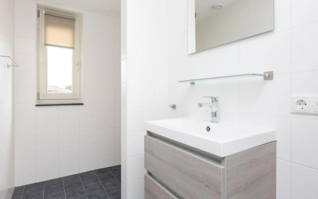 Bungalow With a Terrace Near the Sneekermeer