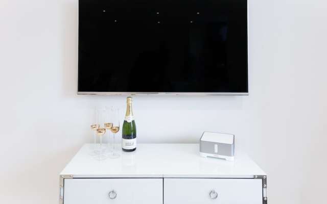 Modern, Brand New Townhouse in Bath