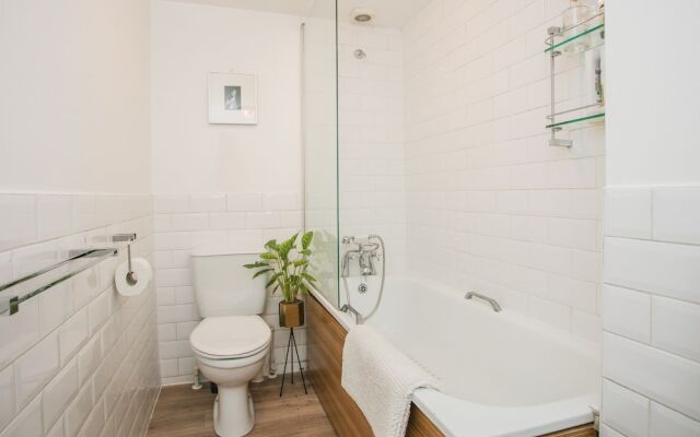 Cosy 2 Bedroom in Stoke Newington With Private Patio