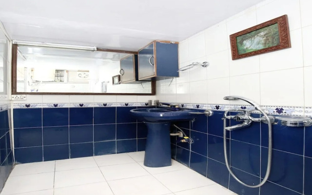 Meridian House  by OYO Rooms